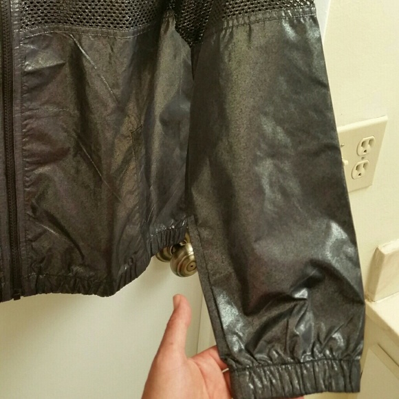 NWT vs pink mesh windbreaker size xs/S - Picture 5 of 8